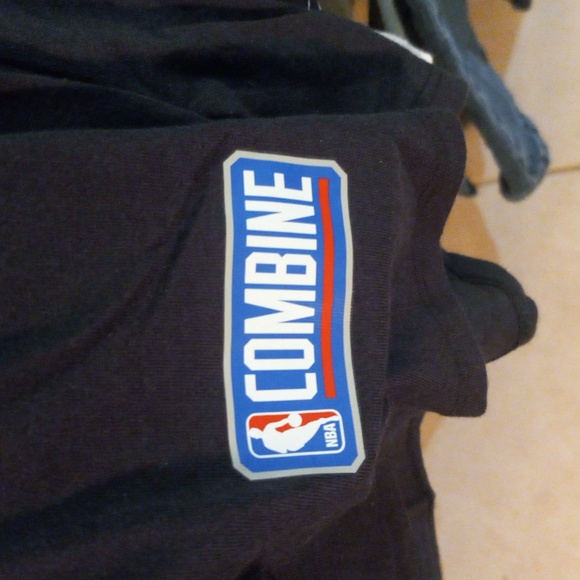 Ladies XL under Armour loose fit Orlando Magic tee - Picture 4 of 7